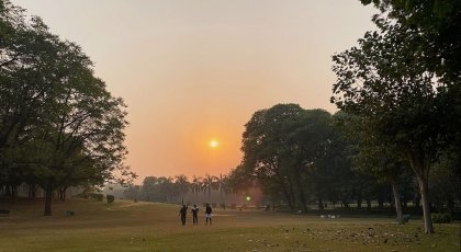 DÅRLIG LUFT I GRØNNE LUNGER. NEW DELHI ER I UTGANGSPUNKTET EN VELDIG GRØNN BY, MEN SPESIELT I VINTERMÅNEDENE HYLLES BYEN INN I LIVSFARLIG SMOG. 