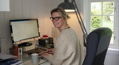 ÅTTE UKER PÅ GJESTEROMMET: CECILIE GULBRANDSEN HAR FUNNET SEG TIL RETTE MED HJEMMEJOBBING OG LAR DERMED BILEN STÅ. 