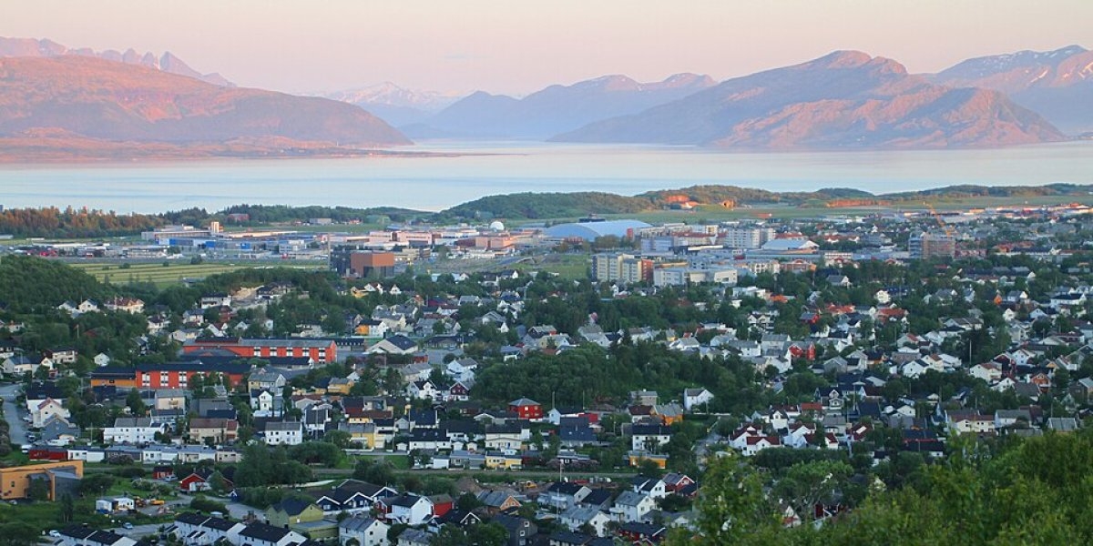 Image missing description